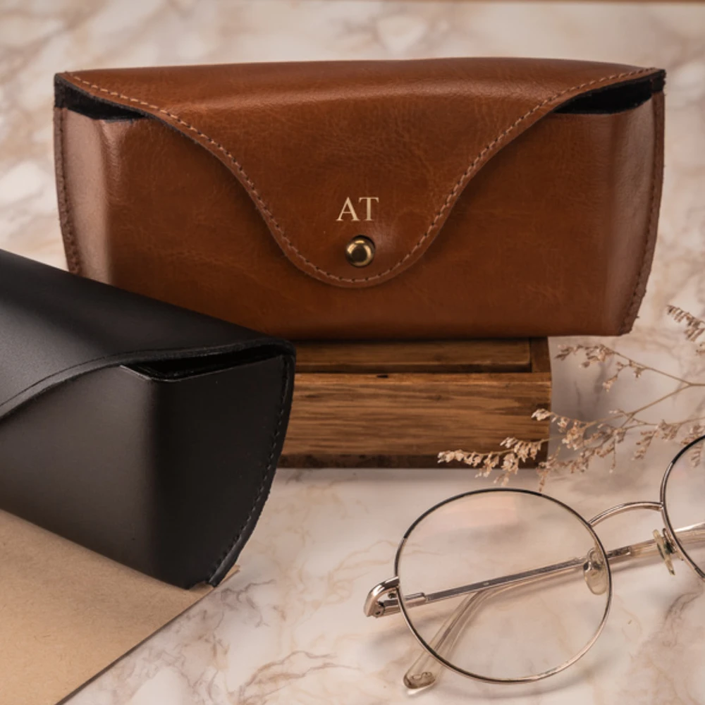 Personalized genuine leather spectacle case Solier SA37 camel