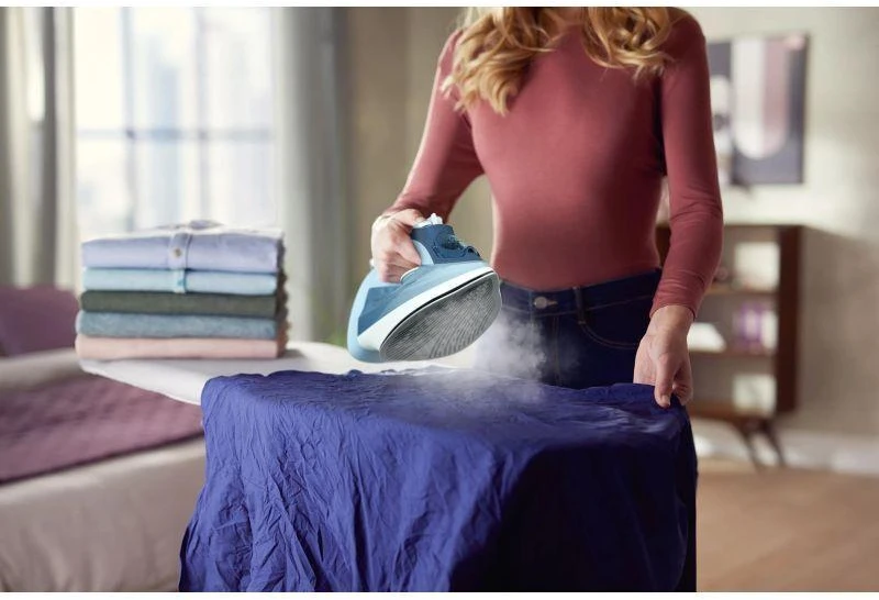 Philips 5000 Series Garų lygintuvas DST5030/20 2400 W galia 45 g/min nenutrūkstamas garas 180 g garo pripūtimas SteamGlide Plus