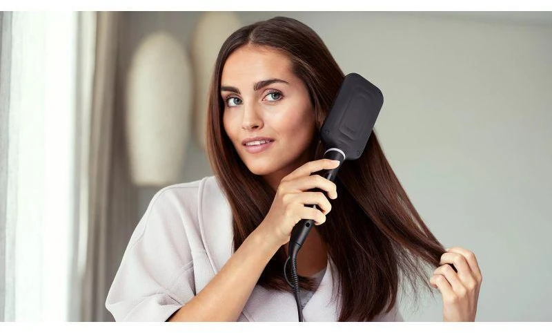 Philips „StyleCare Essential“ Šildomas tiesinimo šepetys BHH880/00