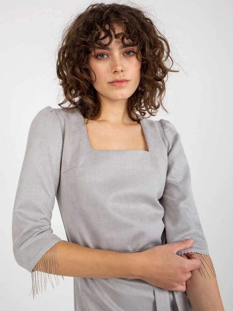 Pilka suknelė