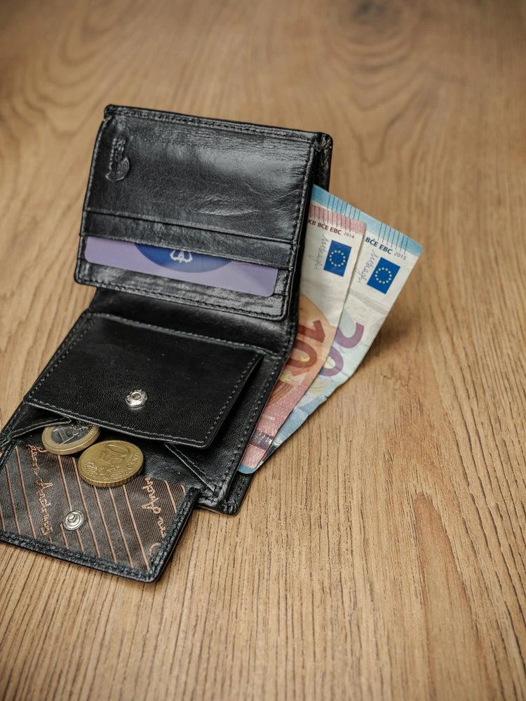 Pionowy portfel męski su gładkiej skóry naturalnej, ochrona RFID Stop - Pierre Andreus