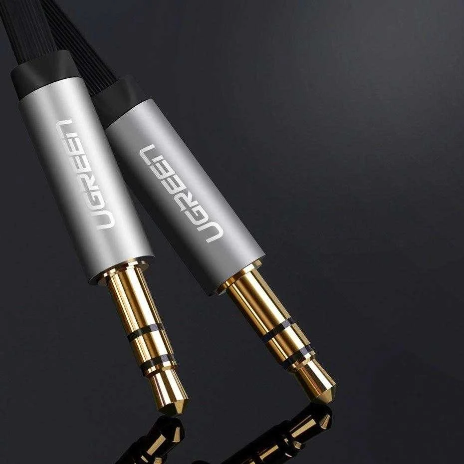 UGREEN mini lizdas 3.5 mm AUX plokščias alkūninis kabelis 1 m (juodas)