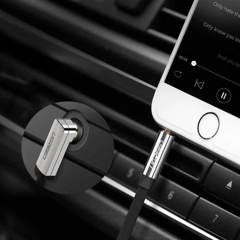 UGREEN mini lizdas 3.5 mm AUX plokščias alkūninis kabelis 1 m (juodas)