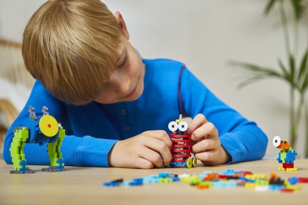 Plus Plus konstruktorius, Mokausi statyti robotus, 275 det.