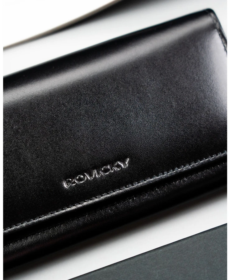 Pojemny, juoda portfel damski ze skóry naturalnej wyposażony w system RFID - Rovicky