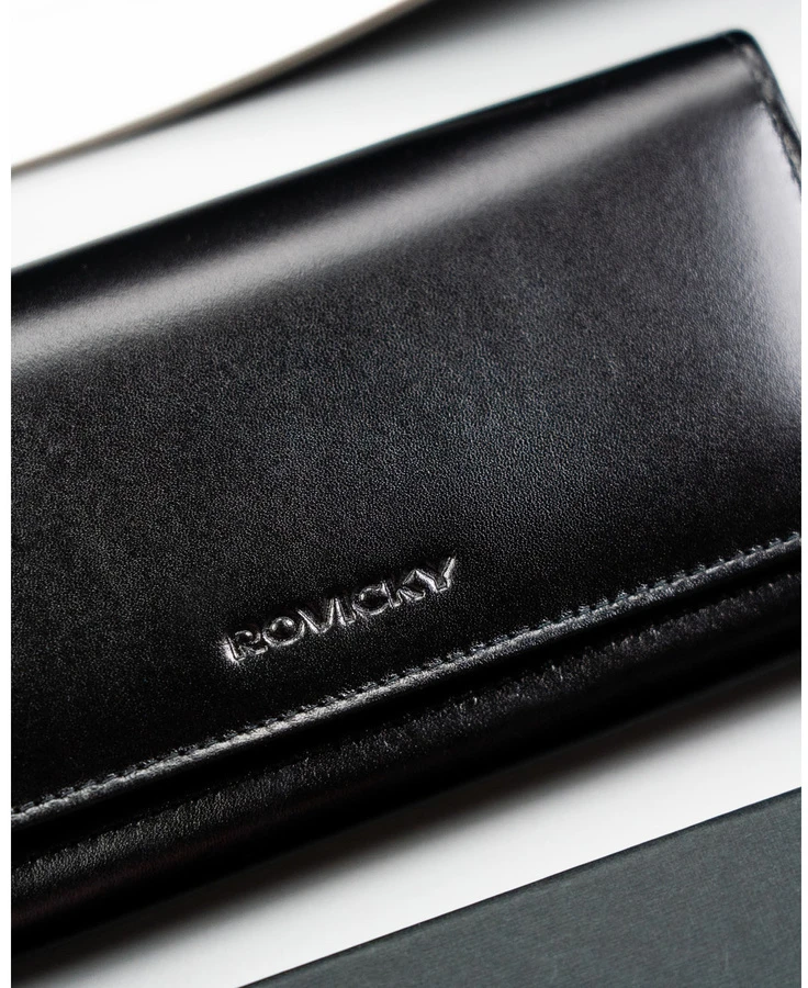 Pojemny, juoda portfel damski ze skóry naturalnej wyposażony w system RFID - Rovicky