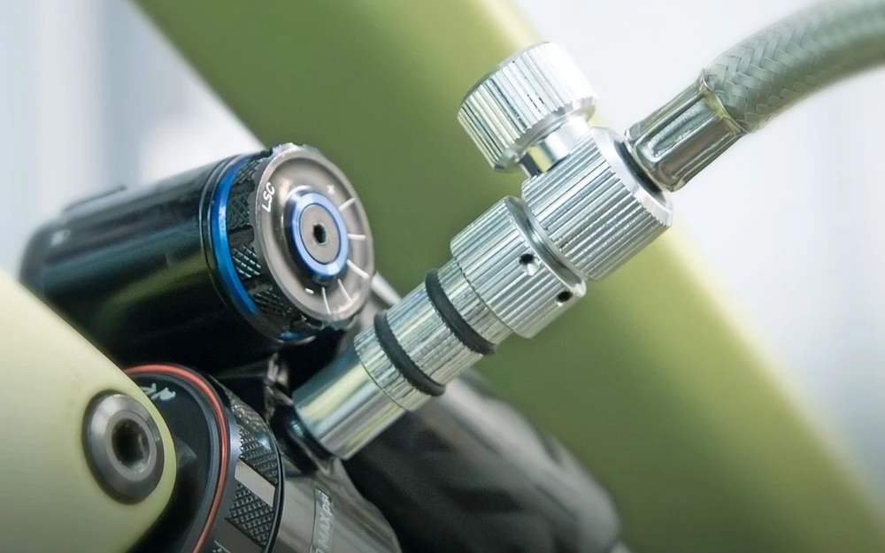 Pompa pastatoma SKS Rennkompressor Suspension