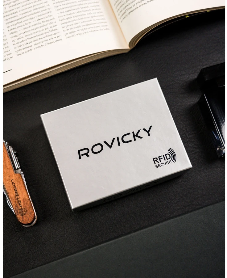 Portfel męski ze skóry naturalnej w czarnym kolorze uždaromas zatrzaskiem - Rovicky