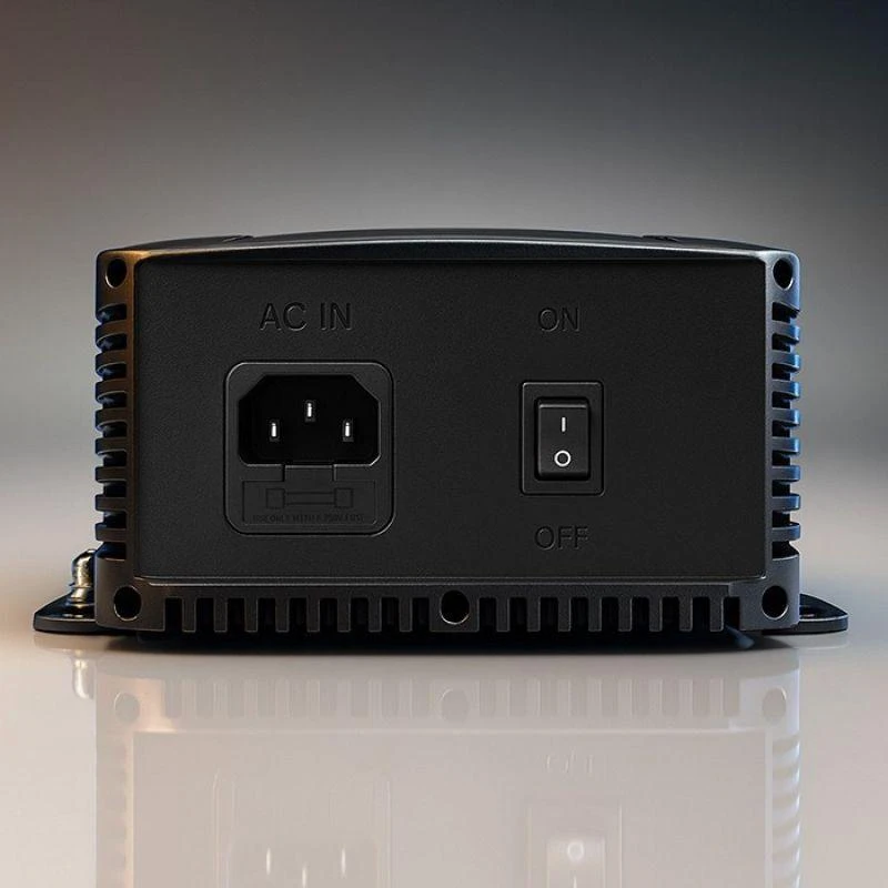 Qoltec 51952 Išmanusis „Monolith“ įkroviklis LiFePO4 AGM GEL SLA akumuliatoriams | 10A | 24V