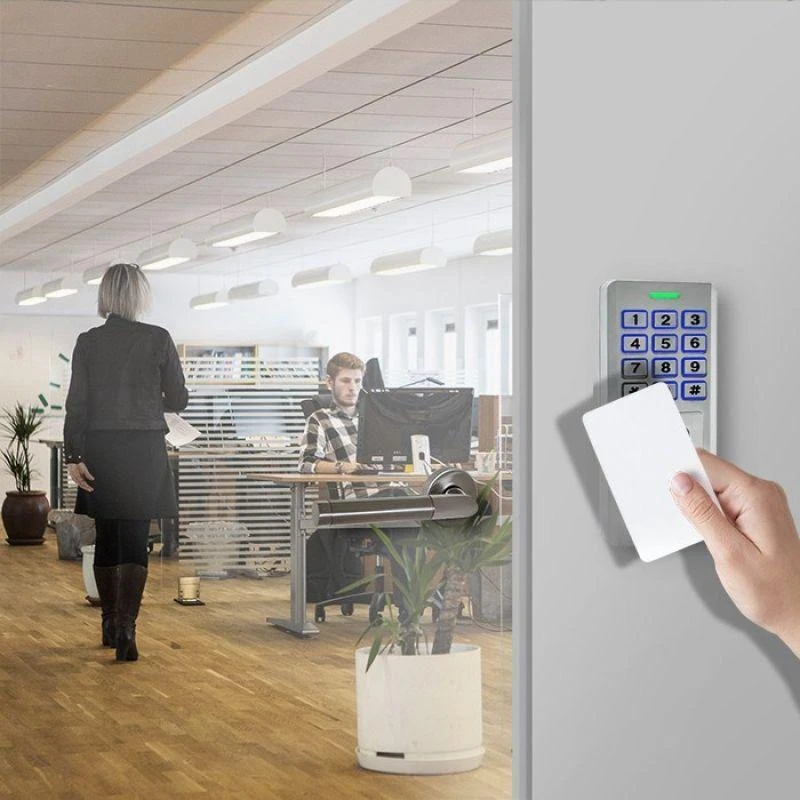 QOLTEC 52447 Kodinė spyna OBERON su pirštų atspaudų skaitytuvu RFID kodų kortelės rakto pakabukas durų skambutis IP68 EM