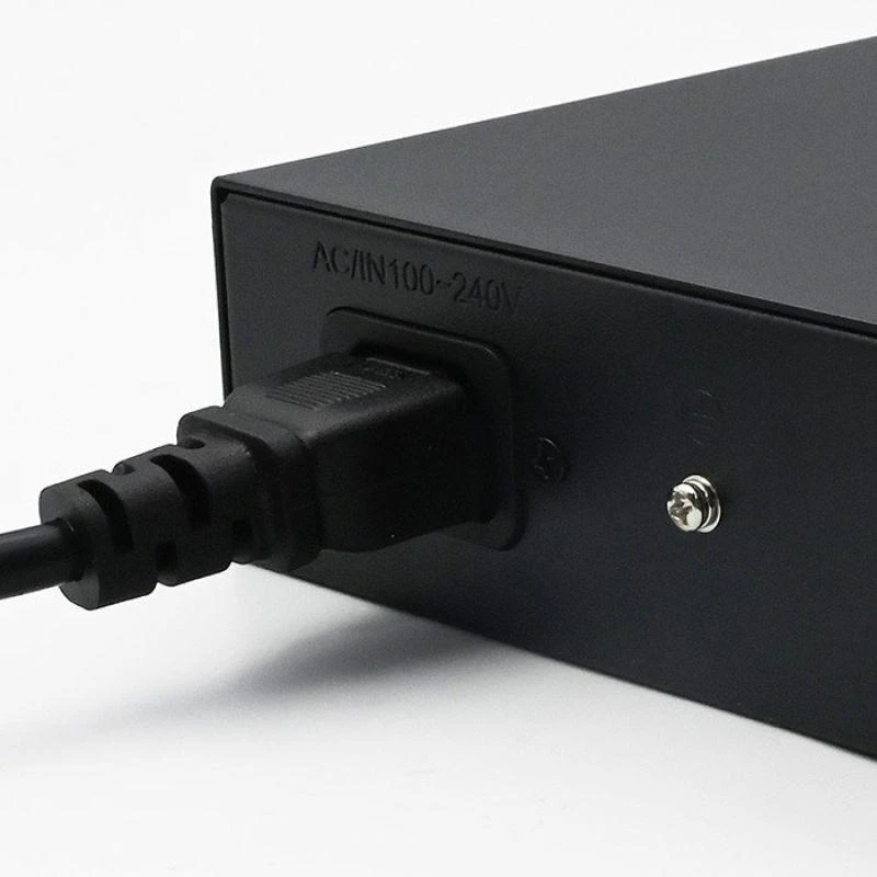 Šakotuvas „Qoltec SWITCH“ greito Ethernet „PoE“ tinklo komutatorius | 16x RJ45 10/100 Mb/s | 2x RJ45 Uplink 1000 Mb/s | 1x SFP 1000 Mb/s