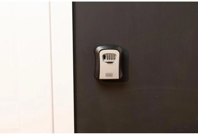 BLACK &amp; DECKER Juodas &amp; DECKER RAKINAMA RAKINĖ DĖŽUTĖ SU 4 SKAITMENŲ KODU Juodas + DECKER 239941