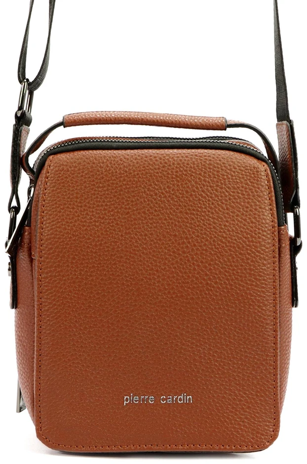 Rankinukas per petį Pierre Cardin