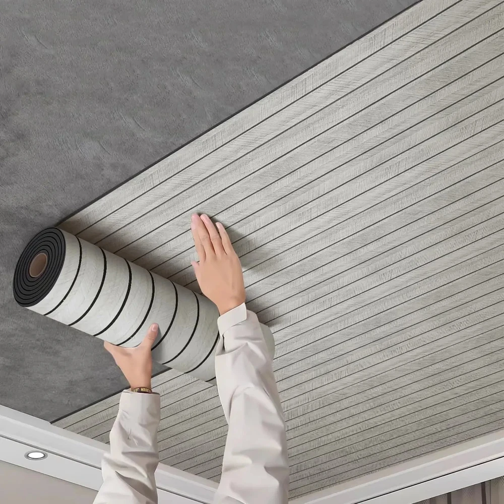 Rankšluostis 3D dekoratyvinė lipni sienų panelė – pilka medžio imitacija 300 x 45 cm