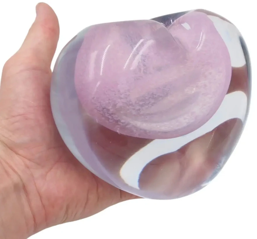 Rankšluostis Stiklinė širdelės formos dekoracija/vaza – 15×8.5×11 cm