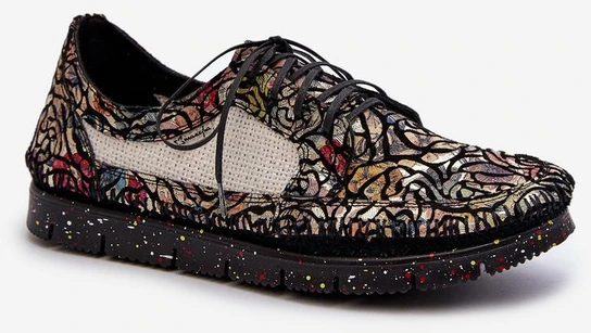 Raštuotos moteriškos loafer tipo basutės Maciejka 06347-01, juodos spalvos