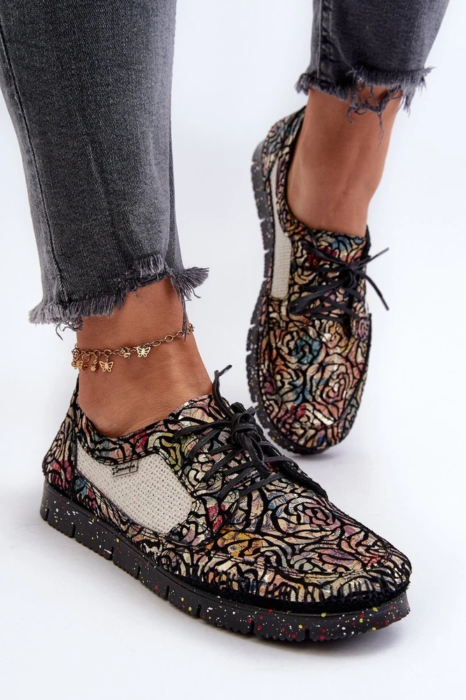Raštuotos moteriškos loafer tipo basutės Maciejka 06347-01, juodos spalvos