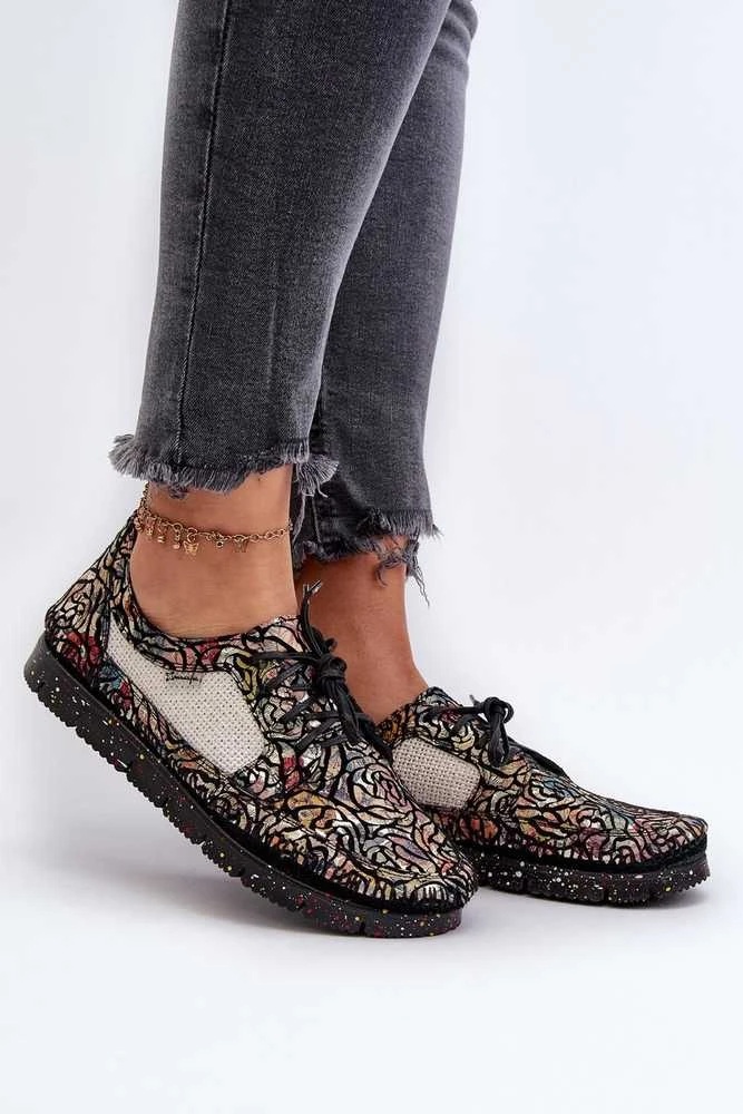 Raštuotos moteriškos loafer tipo basutės Maciejka 06347-01, juodos spalvos