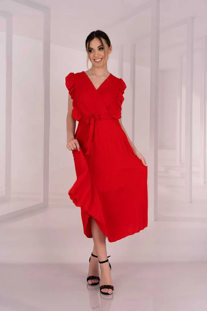 Raudona klostuota suknelė