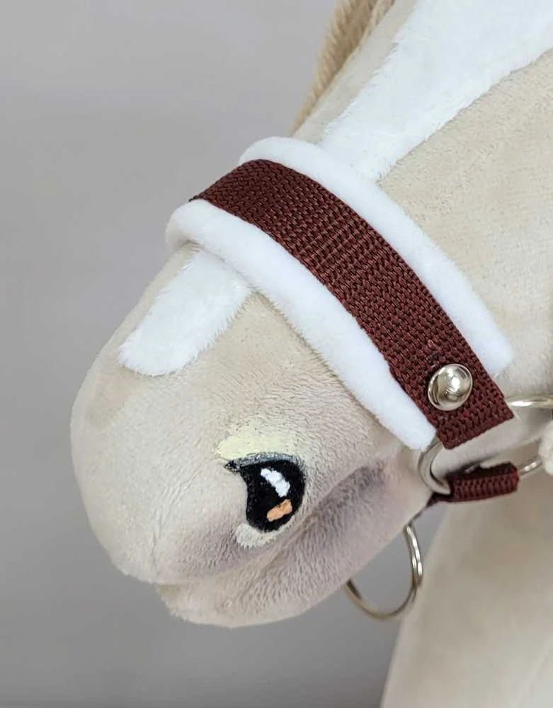 Super Hobby Horse Reguliuojamas kantaras hobi arkliukui rudas su balta pūkuota apdaila