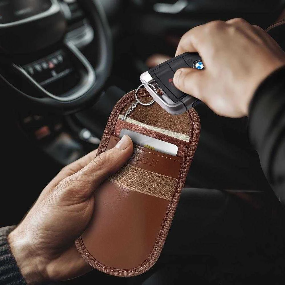Tech-Protect KLR100 RFID Blocking Car Key – dėklas rudos spalvos
