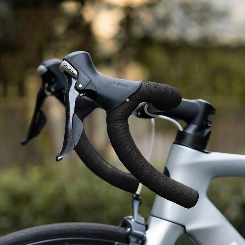 Rockbros dviračio vairo juosta Perforated Silicone – juodos spalvos