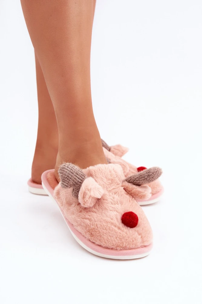 Rožinės šlepetės su elnio motyvu Step in style