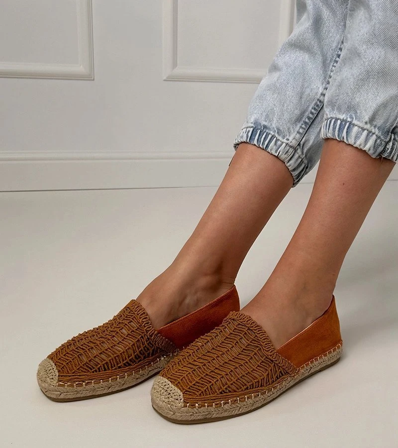 Rudos ažūrinės espadrilės ant platformos moterims
