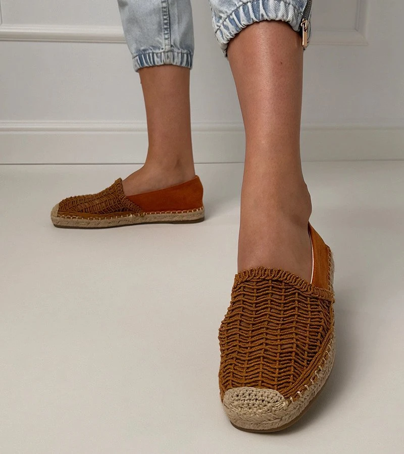 Rudos ažūrinės espadrilės ant platformos moterims