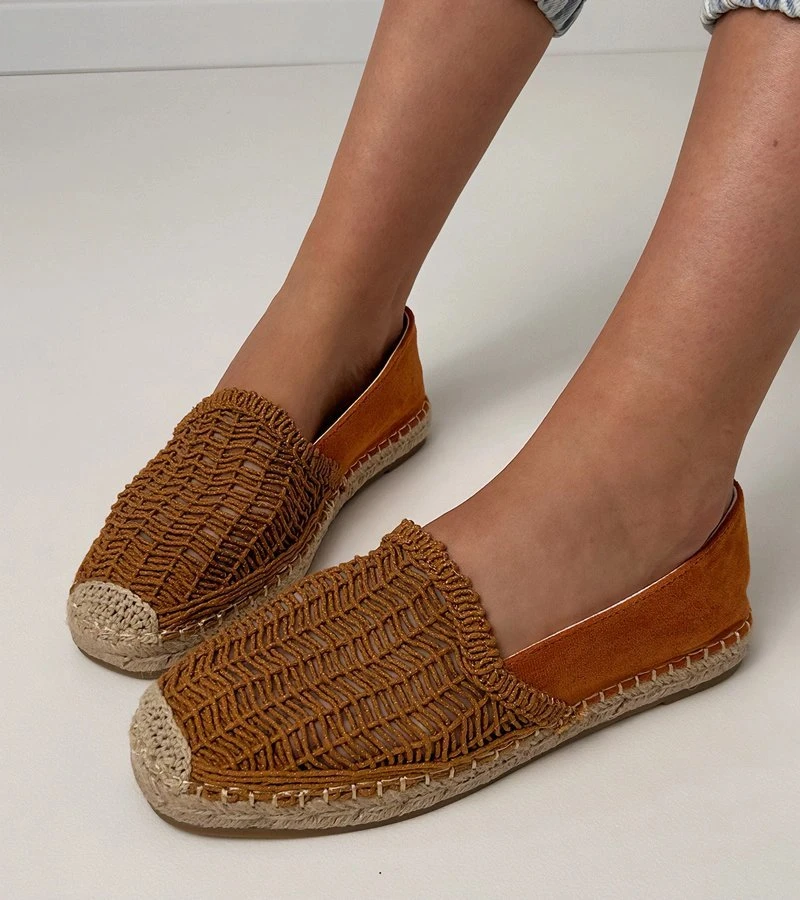 Rudos ažūrinės espadrilės ant platformos moterims