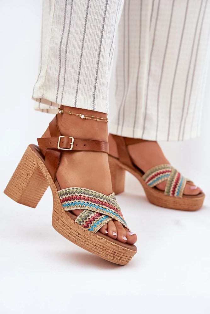 Rudos odinės basutės su kulniuku ir pintomis juostelėmis