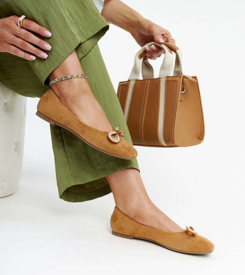 Rudos spalvos balerinos su lankeliu pagal Gaillou