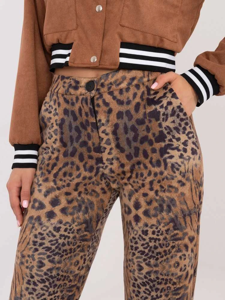 Rudos spalvos kelnės
