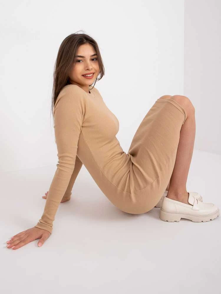 Rudos spalvos suknelė