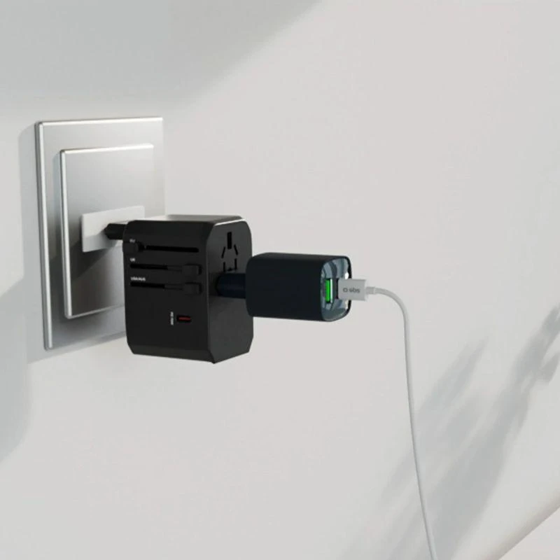 SBS Universal GaN Travel Adapteris 70W 3xUSB-C 2xUSB-A with Case - Juodas