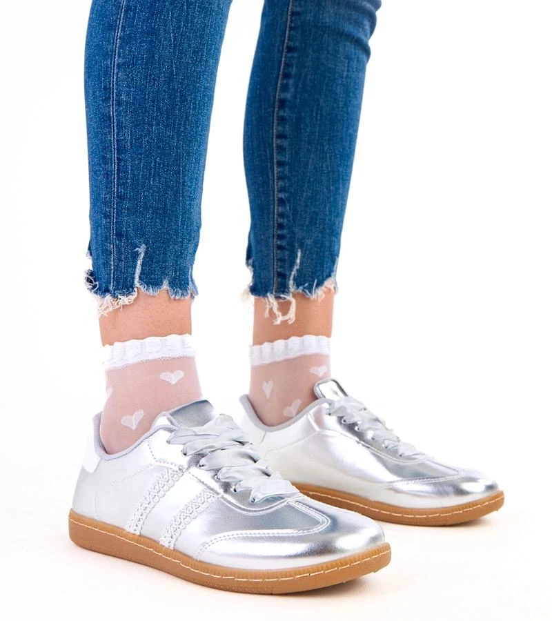 Sidabriniai moteriški sportbačiai su atlasiniais raišteliais Madres