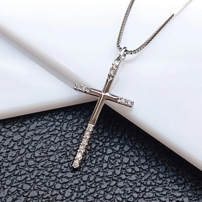 Sidabrinis pakabukas Cross