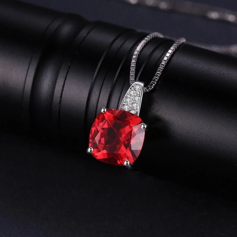 Sidabrinis pakabukas Ruby