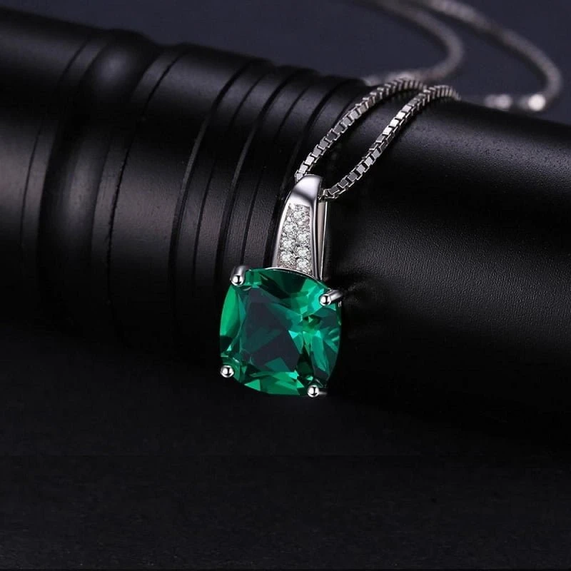 Sidabrinis pakabukas Emerald