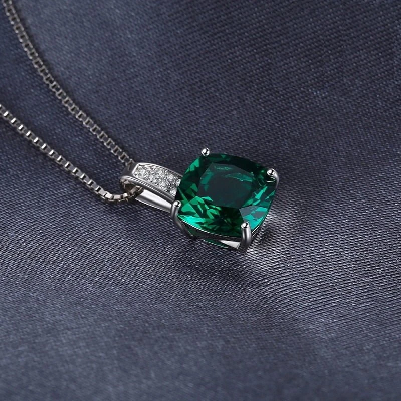 Sidabrinis pakabukas Emerald