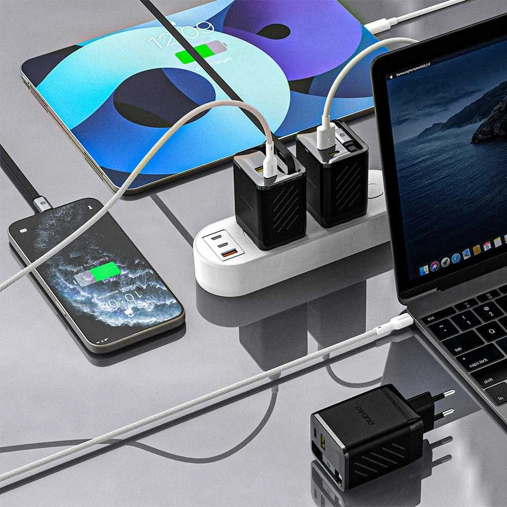 Dudao A67EU GaN 67W sieninis įkroviklis su integruotu ištraukiamu USB-C maitinimo laidu greitam įkrovimui - Juodas
