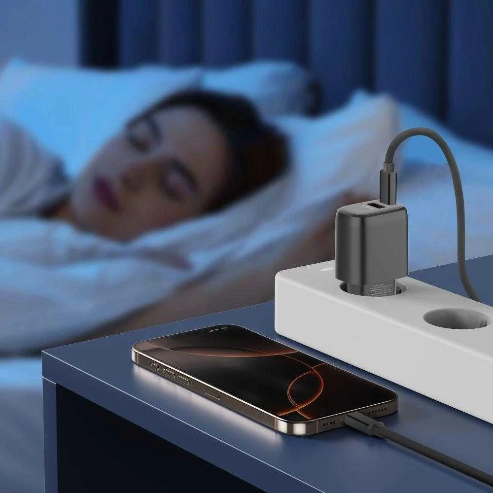 „Tech-Protect NCA30 PD 30W / QC3.0 USB-A / USB-C“ sieninis įkroviklis - juodas