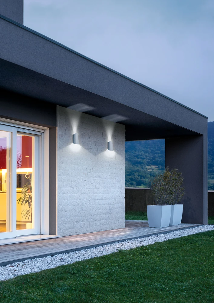 11W LED sieninis lauko šviestuvas TWILL, tamsiai rudas, 3000K, IP65, šviesos kampas - 30° į viršų / 110° į apačią, 9536