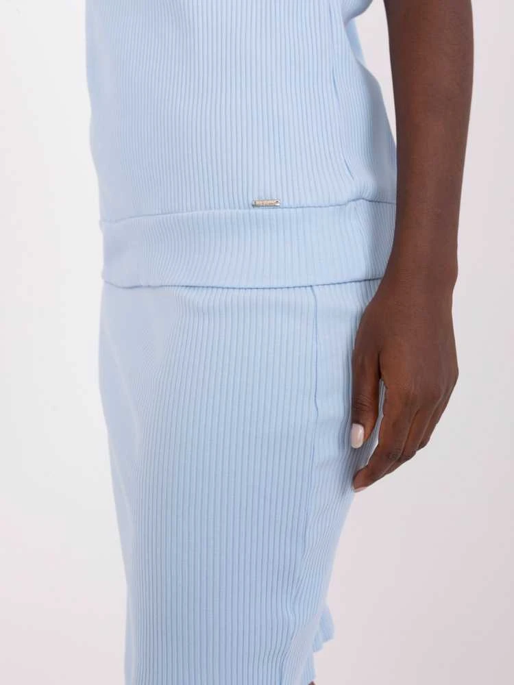 Sijonas šviesiai mėlynas