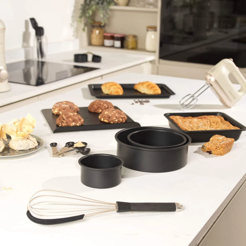 Silikoninių virtuvės įrankių rinkinys Salter Bakes, 8 vnt., juodas