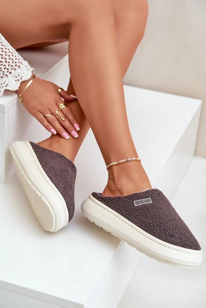 Šiltos šlepetės ant storo paduko tamsiai pilkos spalvos