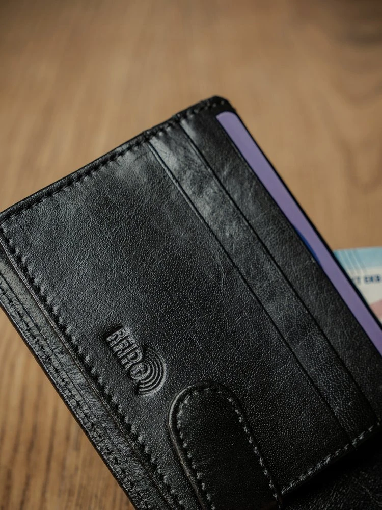 Skórzany portfel męski w wersji poziomej su membraną RFID Stop - Pierre Andreus