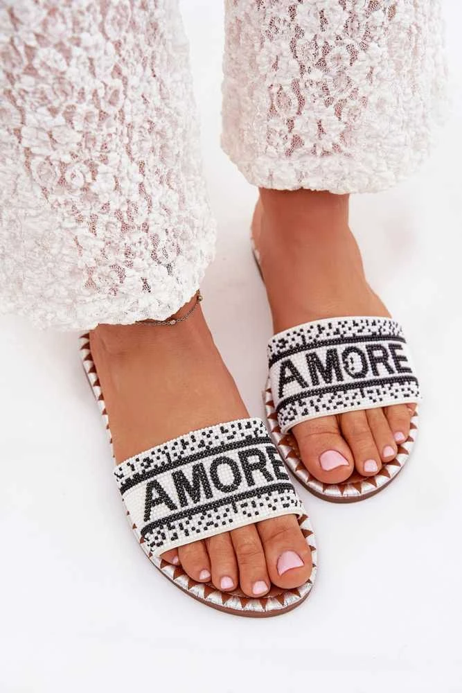 Šlepetės baltos su karoliukais vasarai AMORE Step in Style