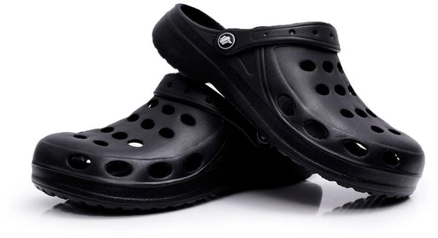 Šlepetės juodos ventiliuojamos su dirželiu Ideal Shoes