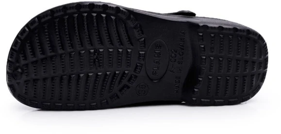Šlepetės juodos ventiliuojamos su dirželiu Ideal Shoes